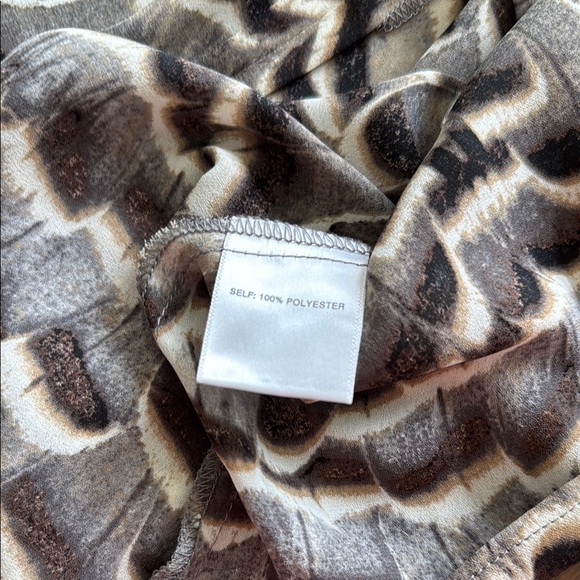 Rose & Olive Black and Gray Patterned Blouse - Picture 9 of 10